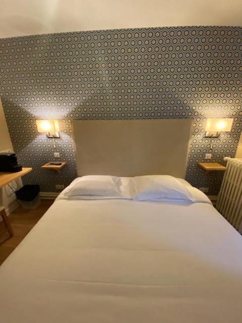 Boussac  Hotel Le Central מראה חיצוני תמונה