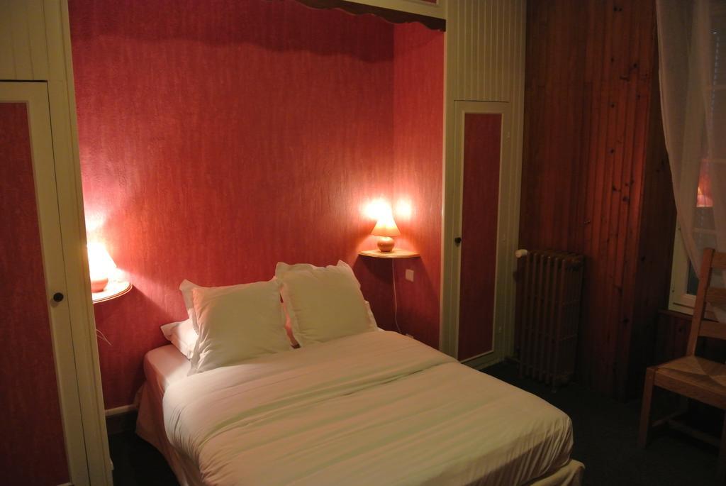 Boussac  Hotel Le Central חדר תמונה