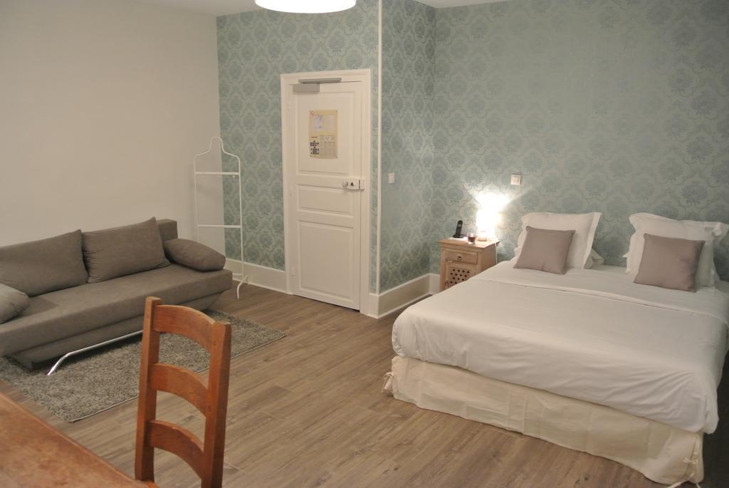 Boussac  Hotel Le Central חדר תמונה