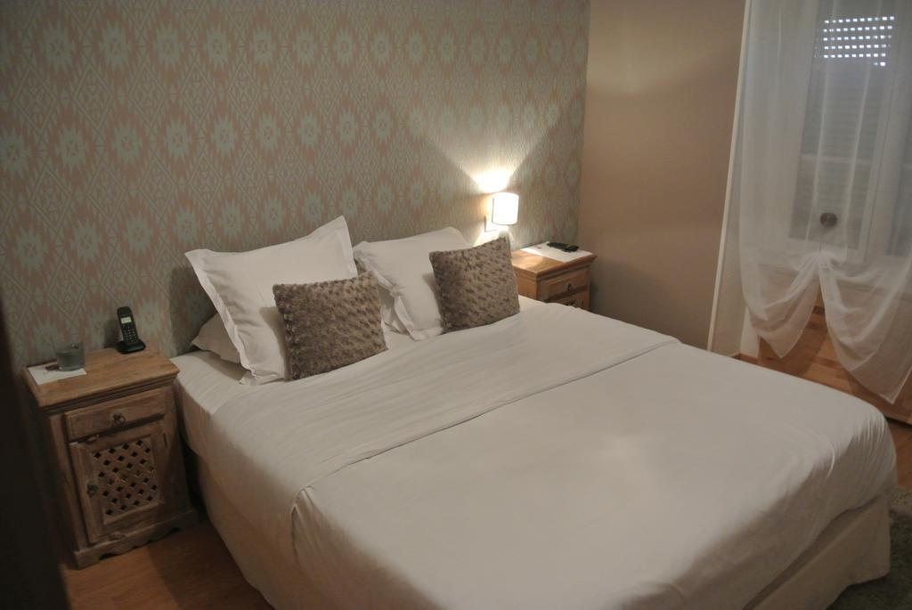 Boussac  Hotel Le Central חדר תמונה