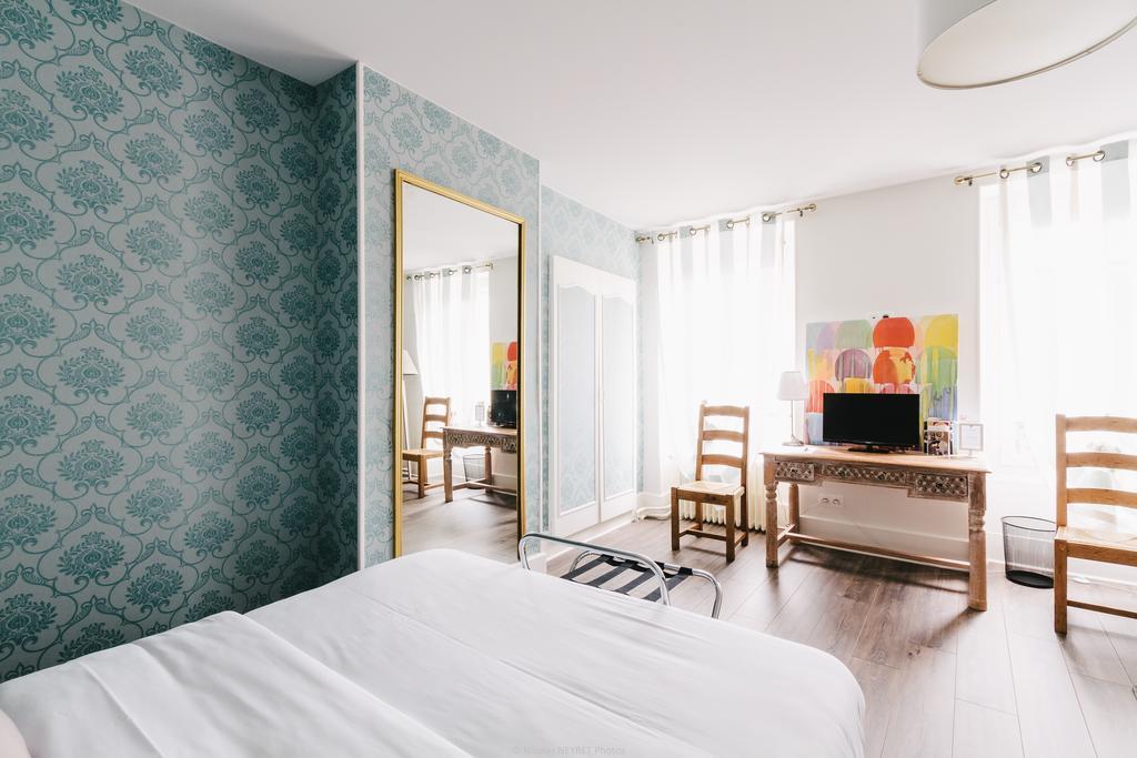 Boussac  Hotel Le Central מראה חיצוני תמונה